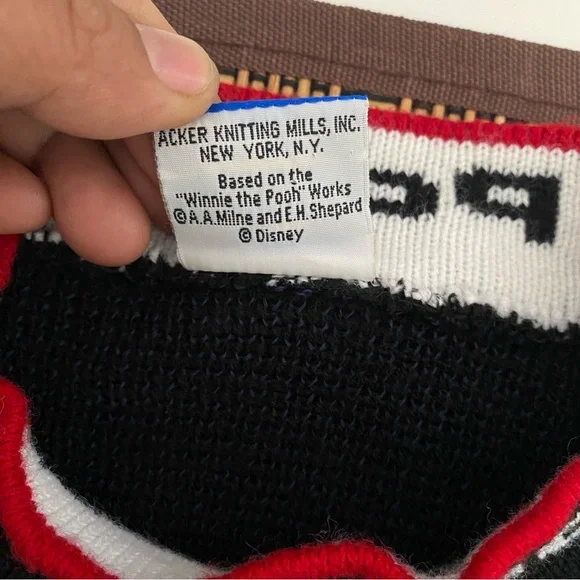 Vintage Disney‎ Winnie the Pooh Tigger Sweater Black Knit 90s Unisex Small/Med - Picture 6 of 8